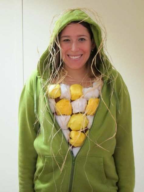 38 of the most CLEVER & UNIQUE Costume Ideas.....that no one else will be wearing this year! | via Make It and Love It Corn Costume, Food Halloween Costumes, Clever Halloween, Clever Halloween Costumes, Food Costumes, Hallowen Costume, Diy Kostüm, Homemade Halloween Costumes, Diy Halloween Costumes Easy