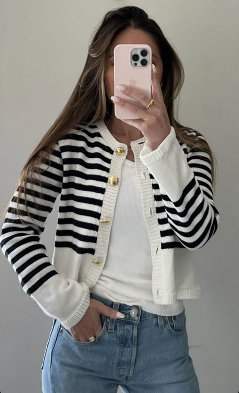 Sweater With Polo Shirt Underneath, Old Money Outfits Business, Usa Sweater Outfit, Cute University Outfits, Business Professional Outfits Summer, Elegant Spring Outfits, Casual Dinner Outfits, Dinner Outfit Casual, Stile Blair Waldorf