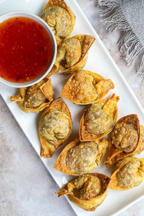 When cooking wontons in the Air Fryer they come out deliciously crispy on the outside, keeping the inside moist and flavorful. Air Fryer Wontons, Plant Based Cream Cheese, Air Fryer Recipes Dessert, Restaurant Appetizers, Asian Appetizers, Crispy Egg, Crispy Wonton, Fried Wontons, Vegetarian Comfort Food