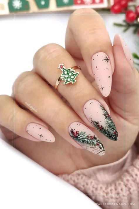 Xmas Nail Designs, Nail Noel, Nail Art Noel, Festive Nail Designs, New Years Nail Art, New Years Nail Designs, New Years Eve Nails, Festive Nail Art, Cute Christmas Nails