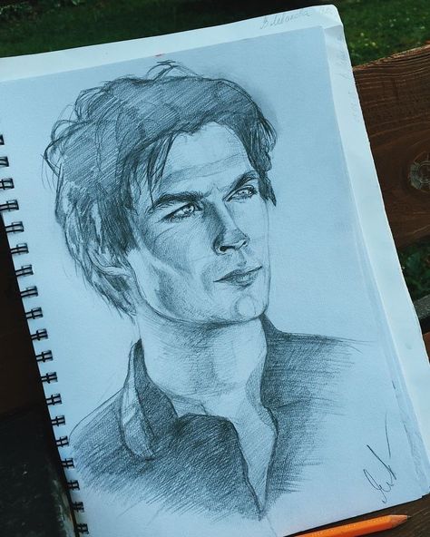 Damon Salvatore Drawing, Tvd Drawings, Vampire Drawings, Drawing Photo, Vampire Diaries Guys, Vampire Diaries Damon, Vampire Diaries Funny, Beauty Art Drawings, Photo Beautiful