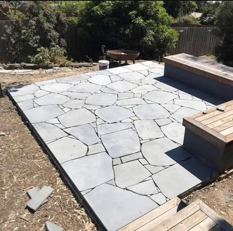 Path Paving Ideas, Bluestone Crazy Paving, Crazy Paving Fire Pit, Crazy Paving Driveway, Crazy Stone Paving, Crazy Paving Pathway, Diy Crazy Paving, Crazy Paving Patio, Garden Paving Ideas Inspiration