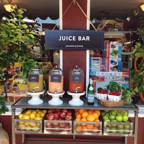 Modern Juice Bar, Commercial Juicer, Juice Bar Design, Smoothie Shop, Vegetable Shop, Smoothie Bar, Fruit Bar, Fruit Shop, Pressed Juice