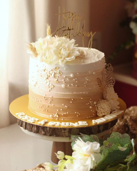 This ombré beauty with delicate florals, pearls, and golden touches is all about celebrating in style.🌸🍰 #HomeBaker #ElegantCakes #BirthdayCake #CakeArt #CelebrateWithCake Cake For Women Elegant, 40th Birthday Cake For Women, Birthday Cake For Women Elegant, Golden Birthday Cakes, Birthday Cake For Women, Cake For Women, 50th Anniversary Cakes, Rose Gold Wedding Cakes, 50th Cake