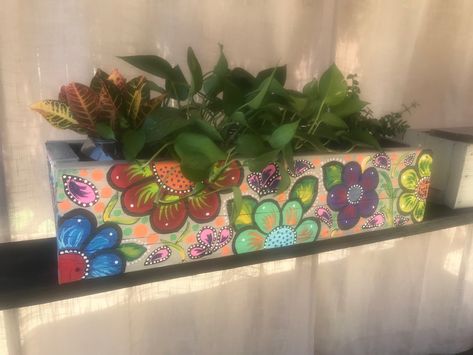 My painted planter Planter Box Painting Ideas, Painted Flower Boxes, Painted Planter Boxes, Deck Space Ideas, Planter Painting Ideas, Pot Art Ideas, Farmers Market Art, Planter Painting, Box Painting Ideas