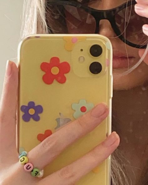 Iphone 11 Yellow Case Ideas, Iphone 11 Yellow Mirror Selfie, Iphone 11 Yellow, Yellow Iphone Case, Phone Case Inspo, Yellow Case, Stylish Iphone Cases, Diy Iphone Case, Iphone Case Stickers