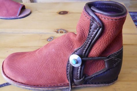 Renboots How To Make Boots, Diy Boots, Homemade Shoes, Boots Diy, Shoe Patterns, Barefoot Boots, Felt Boots, Make Shoes, Boots Patterns