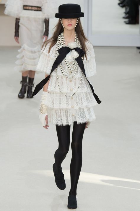 Moda Chanel, Mode Chanel, Runway Fashion Couture, Chanel Dress, Moda Paris, Chanel Couture, Chanel Fashion, Mode Inspo, Looks Chic