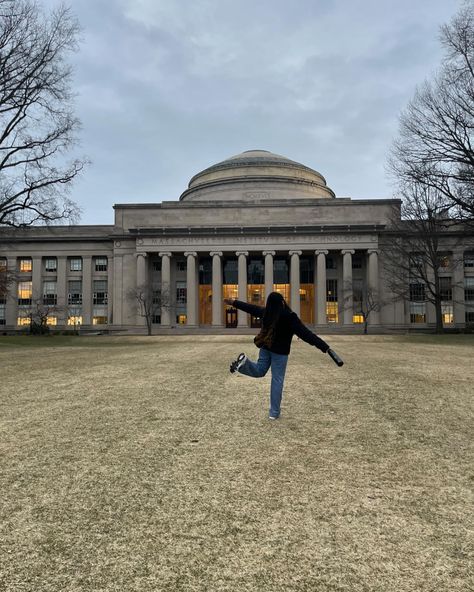 Spring break ‘24 #springbreak #mit #MassachusettsInstituteofTechnology #mitdome #university #tour Mit University, Resolution Board, College Visits, College Core, University Inspiration, University Aesthetic, Study Tour, College Visit, Vancouver Travel