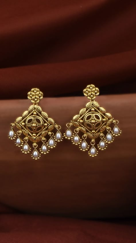 Pearl Earrings Indian Gold Jewelry, Big Earrings Indian, Contemporary Gold Jewellery, Polki Diamond Jewellery, Temple Jewellery Earrings, Antique Gold Earrings, Antique Jewellery Designs, Gold Jewelry Simple Necklace, Handmade Gold Jewellery