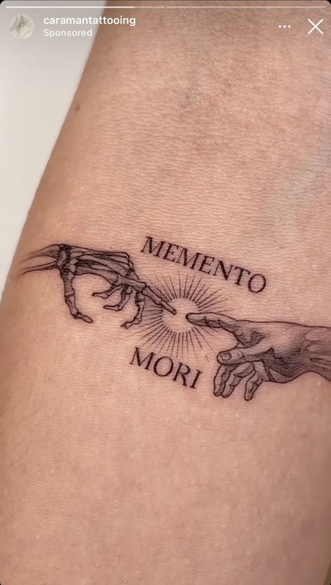 Hand Of David Tattoo, Fingers Touching Tattoo, Simple Tattoos Men, Fingers Touching, Tattoo Main, Memento Mori Tattoo, David Tattoo, Italian Tattoos, Phrase Tattoos