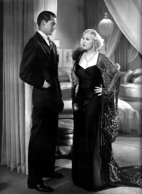 Old Hollywood Romance, Red Embrace Hollywood, Mae West Quotes, 1920s Film Stars, Mae West Movies, 20s Silent Film Star, 1920s Silent Film Actresses, Mae West, Silent Film Stars