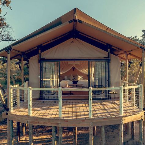 steel frame canvas with bathroom air condition glamping safari tent for resort https://m.alibaba.com/product/62402861384/steel-frame-canvas-with-bathroom-air.html?__sceneInfo={"cacheTime":"1800000","type":"appDetailShare"} Hawaii Airbnb, Glamping Bathroom, Camping Retreat, Bush House, Monte Alto, Tented Camp, Luxury Safari Lodge, Safari Camp, Tent Living