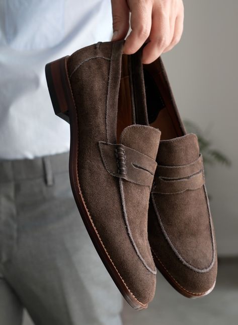 Suede Shoes Men Outfit, Men’s Loafers, Men Shoes Aesthetic, Loafers Men Outfit, Mens Dress Loafers, Mens Shoes Casual, Suede Shoes Men, Gents Shoes, Mens Loafers Shoes