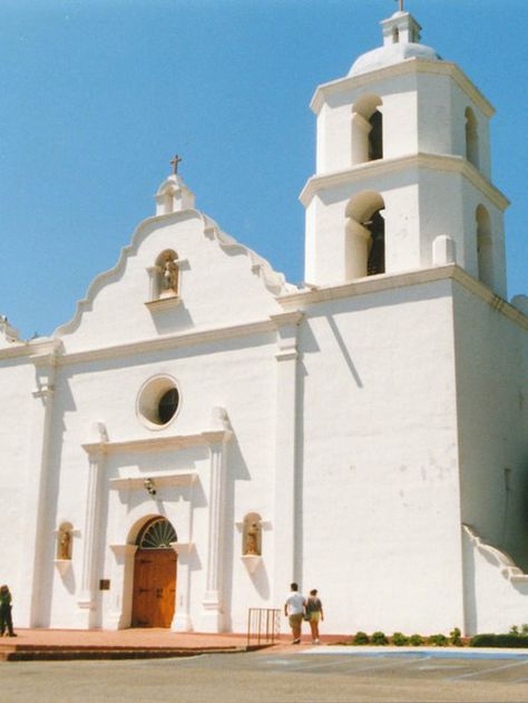 California Mission Architecture - History and Design Mission Architecture, Lighting References, Mission Revival, Shared House, Mission Style Homes, California Architecture, Mission San Juan Capistrano, Iconic Architecture, California Missions