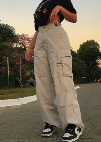 Beige Cargo Pants, Cargo Outfit, Cargo Pants Outfits, Cargo Pants Outfit, Baggy Clothes, Cute Pants, Cargo Pants Women, Casual Style Outfits, Teen Fashion Outfits