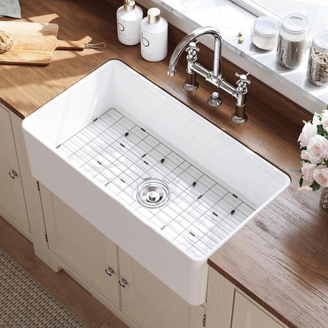 Small farmhouse sink