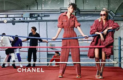 Chanel Goes Boxing for Fall 2014 Campaign • Luxuryes Boxing Fashion, Chanel Fall 2014, Sports Shoot, Sports Fashion Photography, Binx Walton, Denim 2024, Shooting Board, Boxing Ring, Moda Chanel