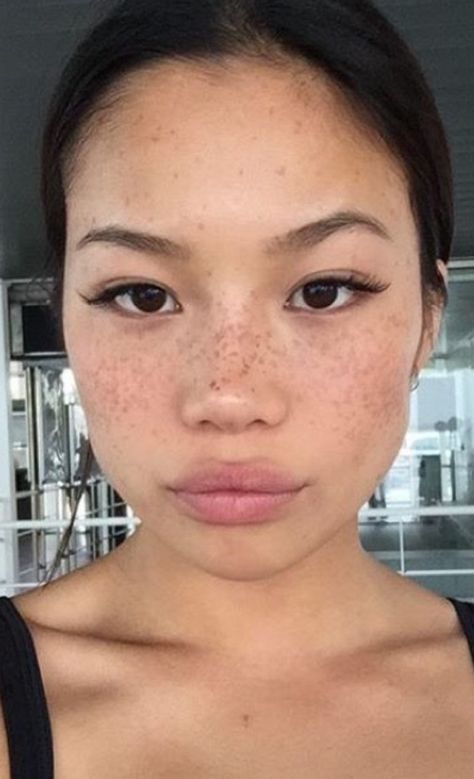 Asian Freckles, Tattooed Freckles, No Make Up Make Up Look, Beauty Modeling, Freckles Makeup, Fake Freckles, Beautiful Freckles, Faux Freckles, Makeup Tip