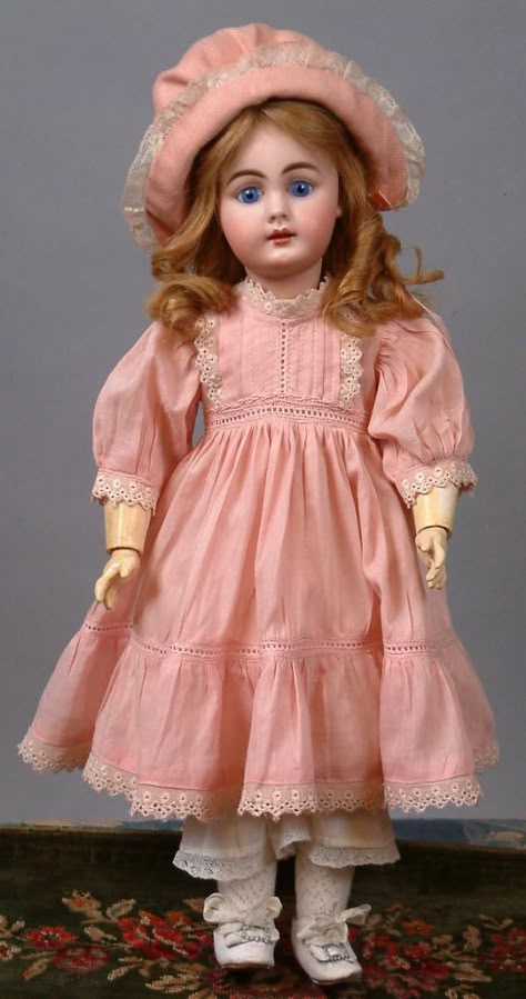 Pretty in Pink 16” Simon & Halbig 939 Antique Doll for the French Trade! Vintage Doll Dress, Pink Cotton Dress, Effanbee Dolls, Antique Doll Dress, Heirloom Dresses, Victorian Dolls, China Dolls, French Dolls, German Dolls