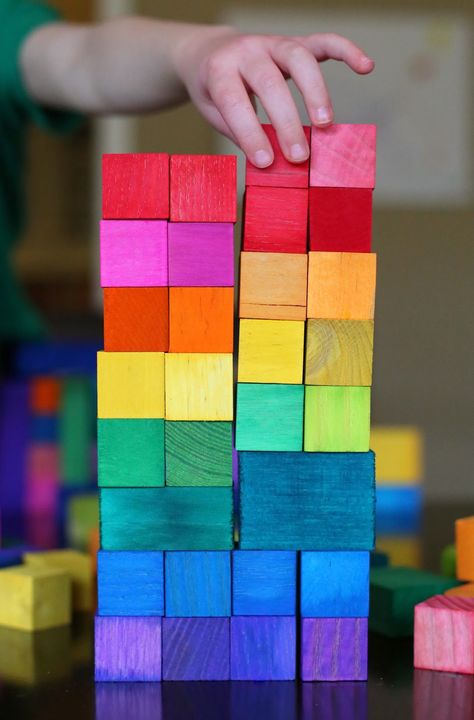 DIY Dyed Rainbow "Grimm" Style Wooden Blocks - super easy method!  A great gift idea! Homemade Christmas Presents, Homemade Birthday Gifts, Diy Gifts To Make, Diy Dye, Rainbow Blocks, Diy Christmas Presents, Sensory Crafts, Handmade Charlotte, Creative Diy Gifts