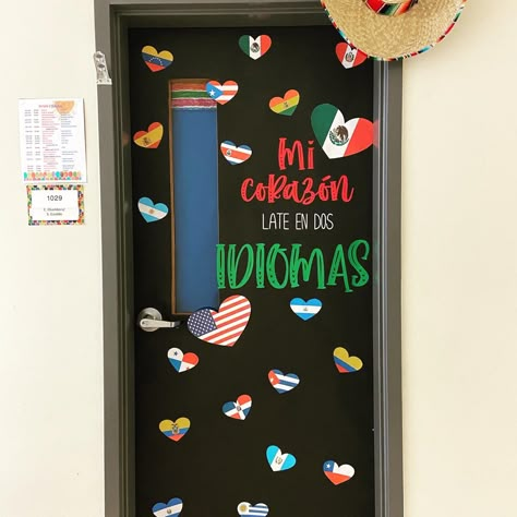 Latino Heritage Month Door Decorations, Spanish Club Bulletin Board, Classroom Themes Spanish, Spanish Classroom Themes, Latin Classroom Decorations, Bulletin Board Ideas In Spanish, Dual Language Bulletin Boards, Spanish Class Door Decorations, Esol Bulletin Board Ideas