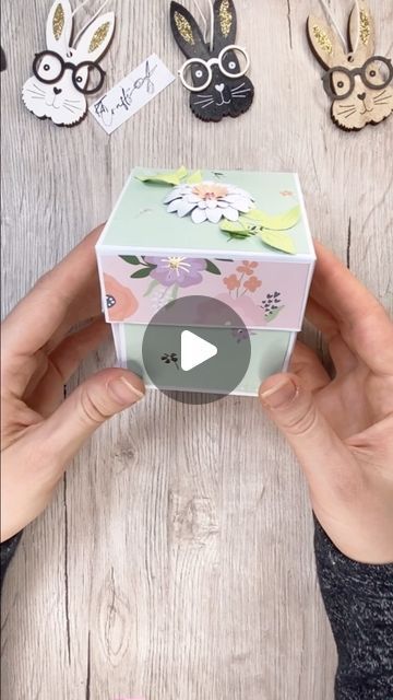 Pop Up Cube Box, Explosion Box Tutorial, Diy Exploding Box, Quick Diy Gifts, Exploding Gift Box, Bow Making Tutorials, Origami Gift Box, Scrapbook Box, Exploding Box Card