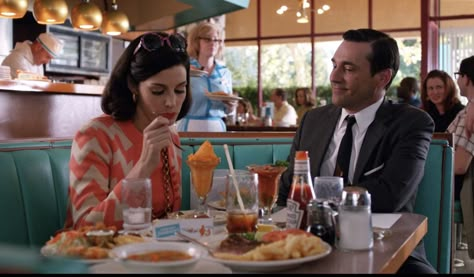 Betty Mad Men, 90s Diner, Megan Draper, Movie Cake, Movie Cakes, Mood Tone, Movies Scenes, Tv Food, Retro Stuff