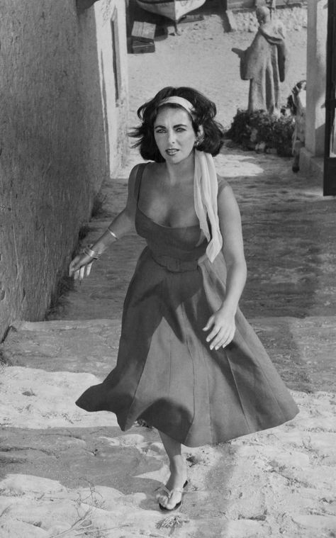 Elizabeth Taylor Style, Romantic Kibbe, Kibbe Romantic, Celebrity Prints, Liz Taylor, Fifties Fashion, Jane Birkin, Elizabeth Taylor, Vintage Glamour