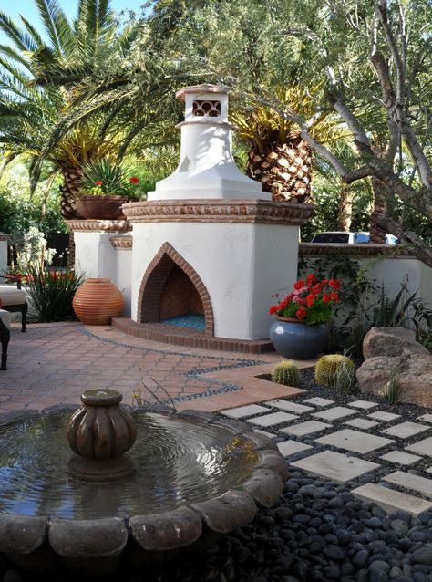 Nice Moroccan patio Thought Photography, Mediterranean Patio, Spanish Garden, Themed Garden, Spanish Modern, Spanish Mediterranean, Mediterranean Landscaping, Outdoor Fireplaces, Casas Coloniales