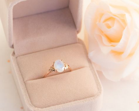 Moonstone Ring Vintage, Engagement Ring Moonstone, Rose Gold Moonstone Ring, Gold Moonstone Ring, Pretty Engagement Rings, Favorite Engagement Rings, Antique Style Rings, Oval Engagement Ring, Ring Moonstone