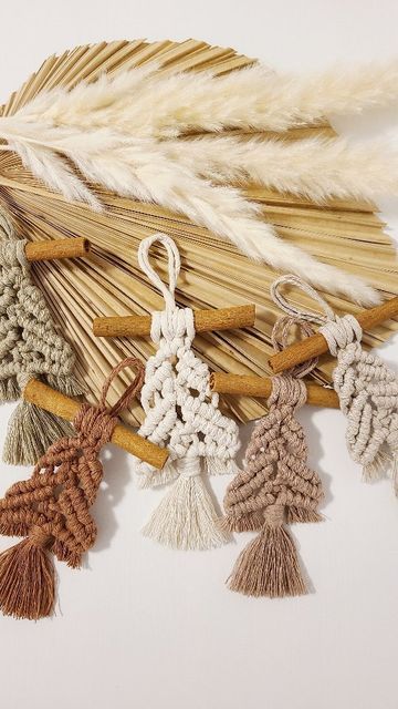 Macrame On Cinnamon Sticks, Macrame Christmas Ornaments Cinnamon Stick, Cinnamon Stick Tree Ornament, Macrame Cinnamon Ornaments, Cinnamon Stick Macrame Ornament, Macrame Cinnamon Stick, Christmas Ornaments Macrame, Diy Macrame Ornaments, Macrame Small Projects