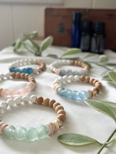 Diffuser Bracelet Ideas, Coral Beaded Bracelets, Oil Bracelet, Essential Oil Bracelet, Essential Oil Jewelry, Green Beaded Bracelets, Aromatherapy Bracelet, Oil Diffuser Bracelet, Aromatherapy Jewelry