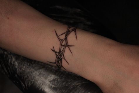 Thorn Arm Band Tattoo, Thorn Wrist Tattoo, Bicep Band Tattoo, Tattoos Patchwork, Wristband Tattoo, Tattoo Bicep, Thorns Tattoo, Patchwork Sleeves, Thorn Tattoo