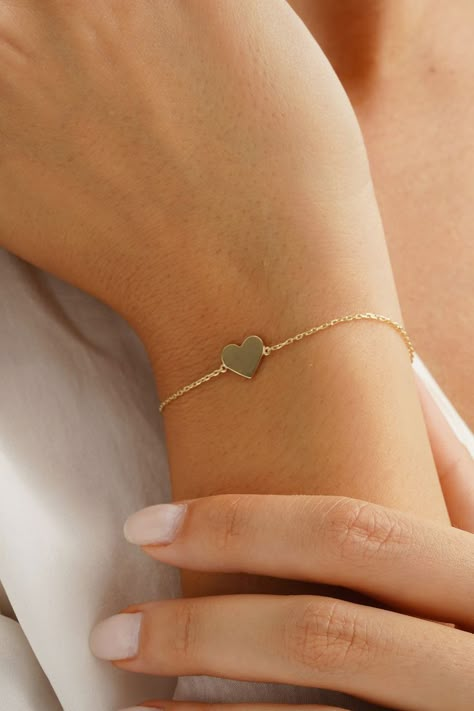 Girlfriend Gifts Amazon, Dainty Heart Bracelet, Minimal Rings Minimalist Jewelry, Bracelet For Girlfriend, Heart Bracelet Gold, Braclets Gold, Girlfriend Bracelet, Wedding Jewelry Simple, Gold Bracelet Simple