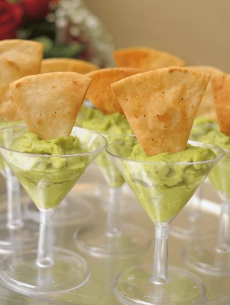 Wedding Reception Food Appetizers, Party Snacks Easy, Wedding Appetizers, Wedding Reception Food, Reception Food, Grad Party Ideas, Dinner Party Recipes, Martini Glasses, Snacks Für Party