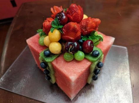 Fruit Themed Desserts, Watermelon Cake Birthday Fresh Fruit, Cakes Made Out Of Fruit, Vegetable Cake Design, Fruit Cakes Birthday, Fruit Cakes Ideas, Fresh Fruit Cake Design, Cake Made Out Of Fruit, Fresh Watermelon Cake