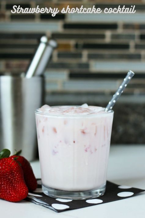 Creamy, boozy, and, not too sweet, this strawberry shortcake cocktail is a delicious treat with such a pretty pink color. Strawberry Shortcake Cocktail, Strawberry Baileys Drinks, Strawberry Shortcake Drink, Adult Beverages, Adult Drinks, Strawberries And Cream, Strawberry Shortcake, Mocktails, Fun Drinks