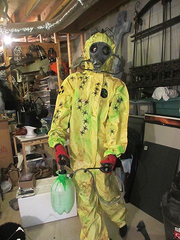 Toxic Costume, Biohazard Halloween, Haunted Theater, Halloween Hallway, Zombie House, Alien Decor, Harvest Pictures, Scary Woods, Haunted Hospital