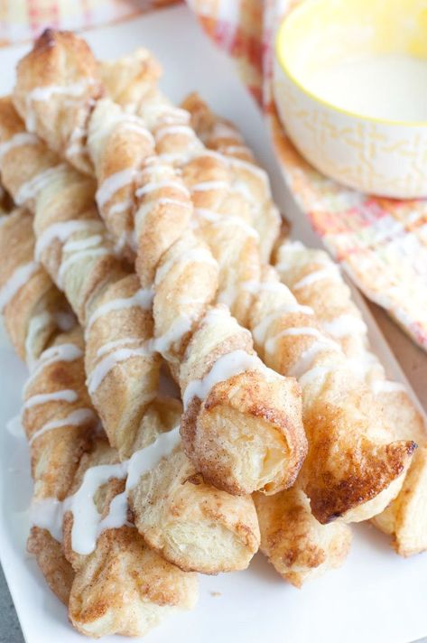 Cinnamon Twists Cinnamon Sugar Twists, Puff Pastry Cinnamon, Puff Pastry Recipes Dessert, Puff Pastry Twists, Sugar Twist, Pastries Recipes Dessert, Puff Pastry Desserts, Tiramisu Dessert, Cinnamon Twists