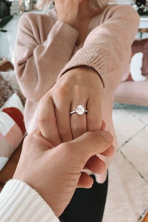 Aquamarine Engagement Ring Rose Gold, Amazing Wedding Rings, Crown Diamond, Twist Wedding Band, Rose Gold Engagement Ring Vintage, Engagement Ring Rose Gold, Oval Engagement, Aquamarine Engagement Ring, Rose Gold Wedding Bands