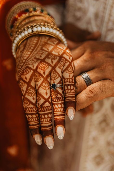 Indian Nail Designs, Indian Wedding Nails, Engagement Indian, Indian Nail Art, Ivory Nails, Wedding Henna Designs, Indian Nails, Wedding Day Nails, Indian Engagement