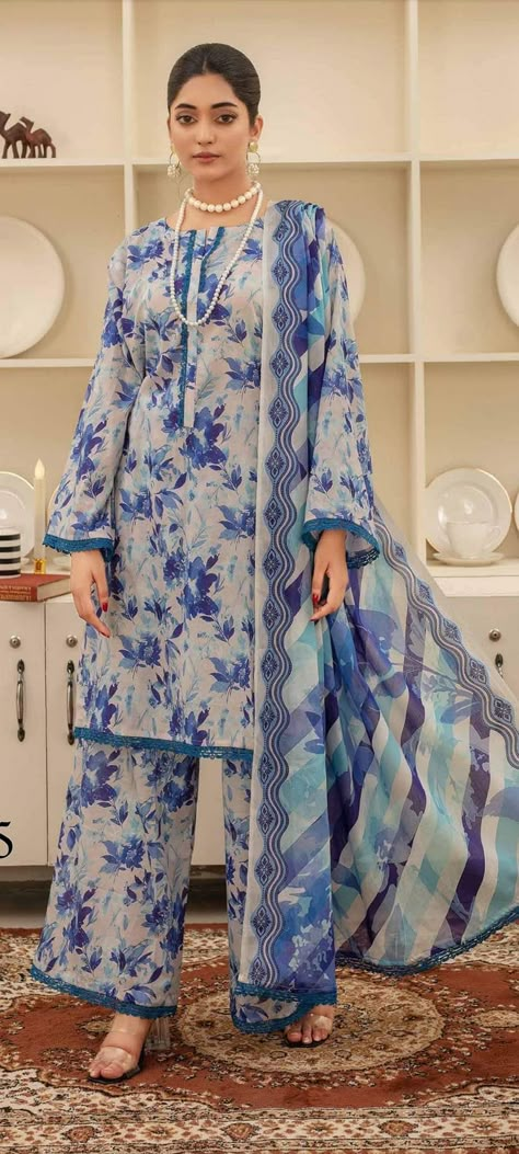 Lawn Casual Dress Design, Printed Shalwar Kameez Design, Printed Suits Design Pakistani, Suit Stitching Ideas, Kurtis Ideas, Suit Stitching, Lace Designs On Suits, Gala Designs, Shalwar Design