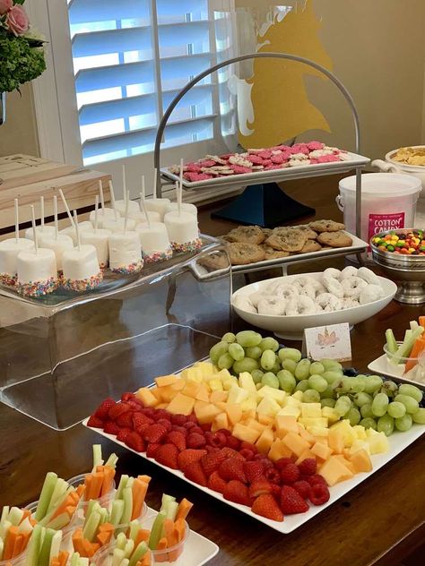 Foods To Have At A Birthday Party, Food Table Decorations Party, Kids Food Table Party, Snacks For A Birthday Party, Simple Kids Party Food, Food For Bday Party, Snack Bar Birthday Party, Birthday Party Food Setup Display, Kids Party Dessert Table