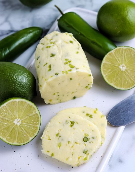 Jalapeno Butter Recipe, Compound Butter Recipes, Flavoured Butter, Butter Seasoning, Butter Boards, Flavored Butter Recipes, Compound Butter Recipe, Butter Recipes Homemade, Honey Butter Recipe