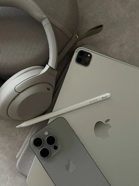 Ipad And Headphones Aesthetic, Iphone Products Aesthetic, Iphone For Vision Board, Ipad Pro Silver Aesthetic, Apple Products Vision Board, Apple Things Aesthetic, Iphone Ipad Pro, Iphone And Ipad Aesthetic, Apple Ipad Pro Aesthetic