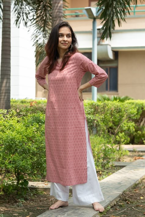 Kurta And Palazzo Casual, White Palazzo Outfit Indian, Basic Suits Women Indian, Simple Kurti For College Wear, Kurti Daily Wear, Daily Wear Kurta Designs, Kurta For College Students, Kurtis For College Wear, Daily Wear Suits For Women