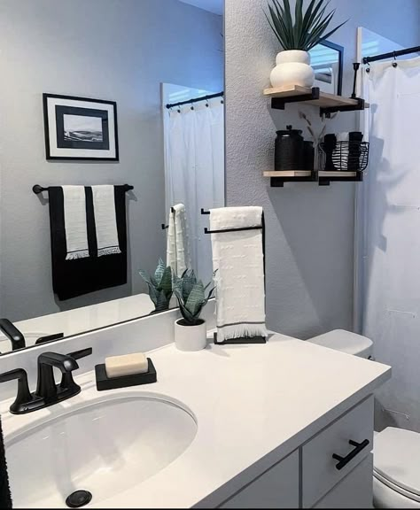 Modern Apartment Living Room, Black Bathroom Decor, Apartment Decorating Living, First Apartment Decorating, Apartment Goals, Apartment Living Room Design, Restroom Decor, Apartment Decor Ideas, Apartment Bedroom Decor