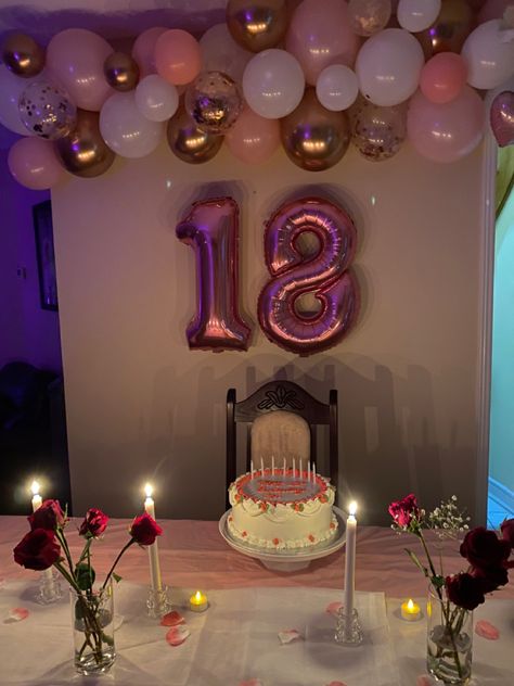 18th Bday Party Ideas At Home, Basic Birthday Decorations, Simple Birthday Table Set Up, Birthday Decor Simple, Elegant Birthday Decor, Birthday At Home Ideas, Minimal Birthday Decor, Birthday Manifestation, Small Birthday Party Ideas