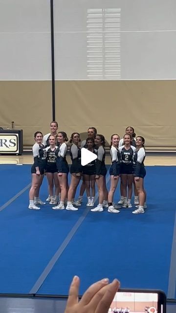 Cheer Stunts Pictures, Simple Stunts Cheerleading, Cheer Team Bonding Games, Cheer Stunting, Stunts Cheer, Level 1 Cheer Pyramids, Easy Pyramids Cheer Stunts, Competition Cheer, 7 Person Cheer Pyramid